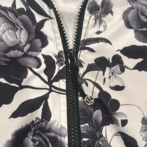 Lulu lemon super stretchy cozy vintage rose zip up - Picture 2 of 4